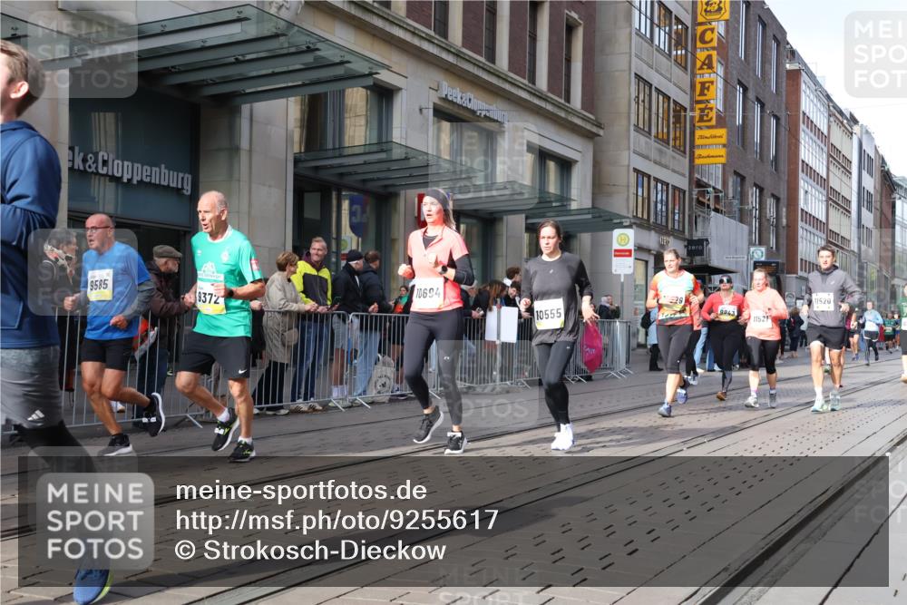 05.10.2025 - 20. swb-Marathon Bremen Strokosch-Dieckow http://msf.ph/oto/9255617 05.10.2025 10:57:23 Ziel 9221, 9309, 9372, 9585, 9625, 9719, 9747, 9904, 9914, 9943, 9962, 9979, 10139, 10219, 10225, 10250, 10329, 10341, 10555, 10651, 10694, 10739, 10754, 10834, 10890, 10975, 11023, 11116, 11301, 11352, 11360, 11457, 11469, 11520, 11521, 11564, 11575, 11583, 11731, 11744, 9221, 9309, 9372, 9585, 9625, 9719, 9747, 9904, 9914, 9943, 9962, 9979, 10139, 10219, 10225, 10250, 10329, 10341, 10555, 10651, 10694, 10739, 10754, 10834, 10890, 10975, 11023 meine-sportfotos.de
