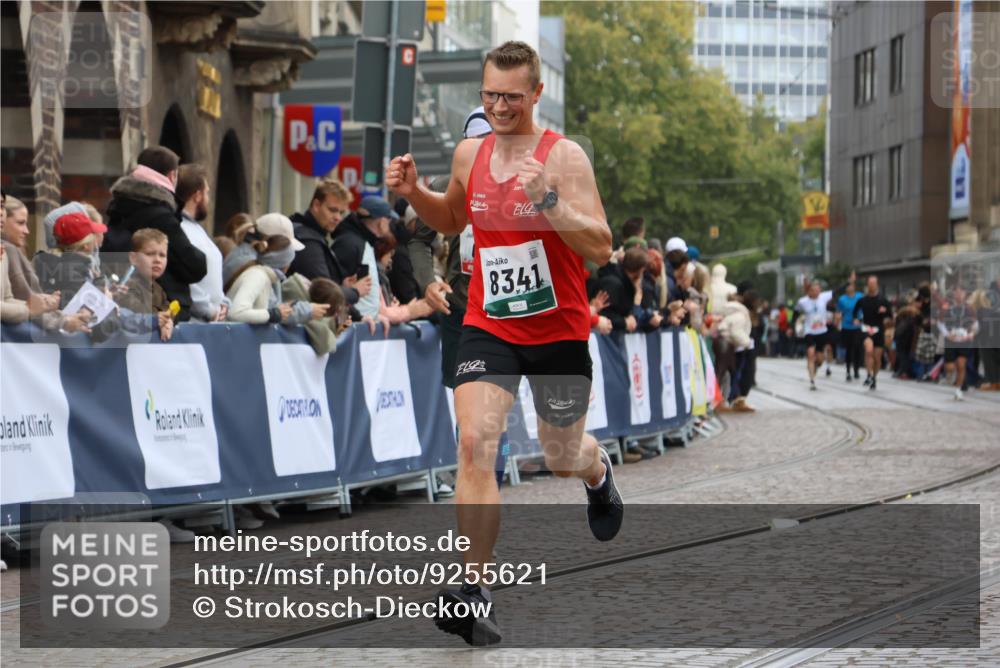 05.10.2025 - 20. swb-Marathon Bremen Strokosch-Dieckow http://msf.ph/oto/9255621 05.10.2025 12:53:40 Ziel 650, 1221, 8341 meine-sportfotos.de