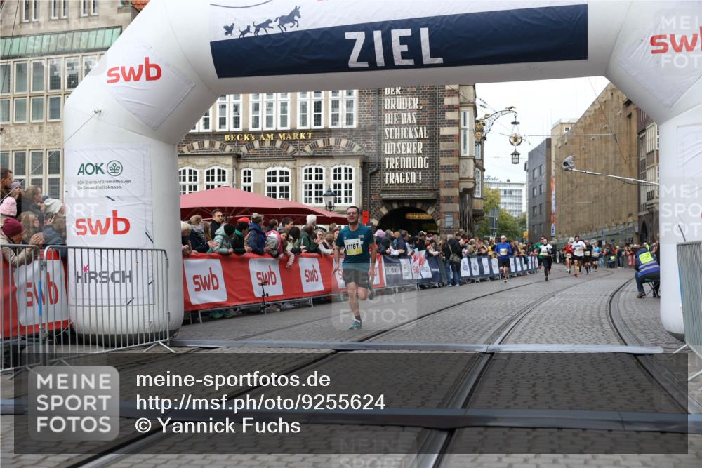 05.10.2025 - 20. swb-Marathon Bremen Yannick Fuchs http://msf.ph/oto/9255624 05.10.2025 10:46:35 Ziel 11167 meine-sportfotos.de