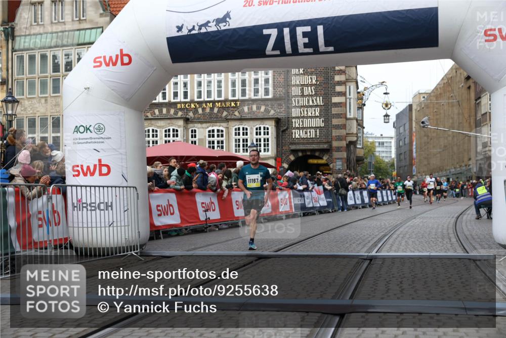 05.10.2025 - 20. swb-Marathon Bremen Yannick Fuchs http://msf.ph/oto/9255638 05.10.2025 10:46:35 Ziel 11167 meine-sportfotos.de