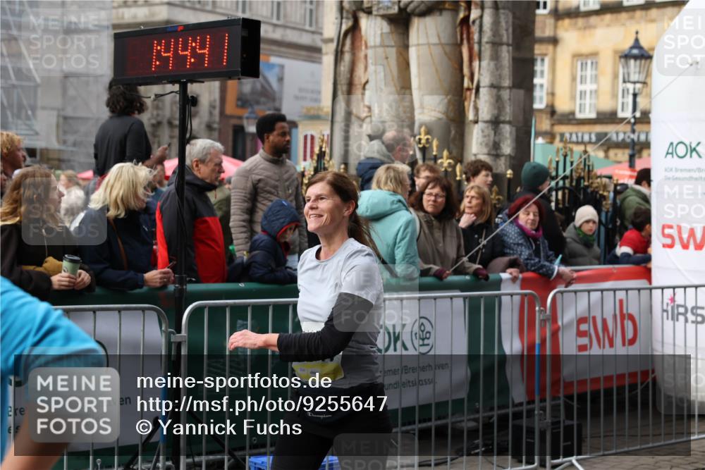 05.10.2025 - 20. swb-Marathon Bremen Yannick Fuchs http://msf.ph/oto/9255647 05.10.2025 11:15:30 Ziel 9441, 9643, 9767, 9768, 9959 meine-sportfotos.de