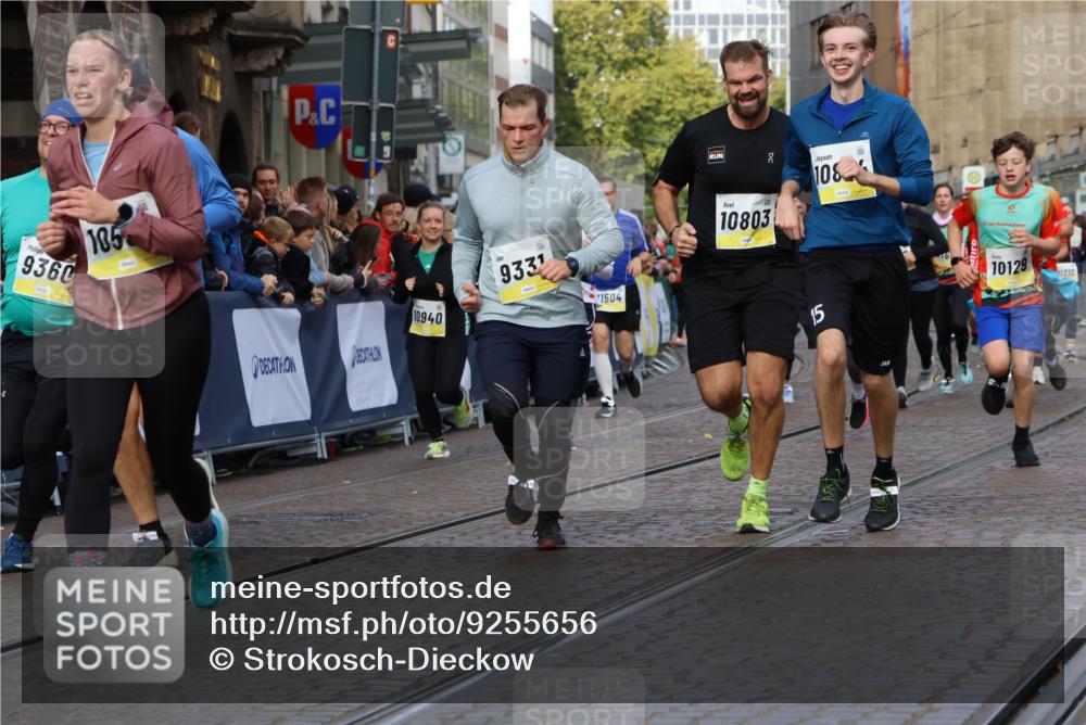 05.10.2025 - 20. swb-Marathon Bremen Strokosch-Dieckow http://msf.ph/oto/9255656 05.10.2025 11:02:45 Ziel 9331, 9360, 9516, 9841, 10129, 10207, 10510, 10530, 10734, 10803, 10804, 10940, 11024, 11087, 11193, 11576 meine-sportfotos.de