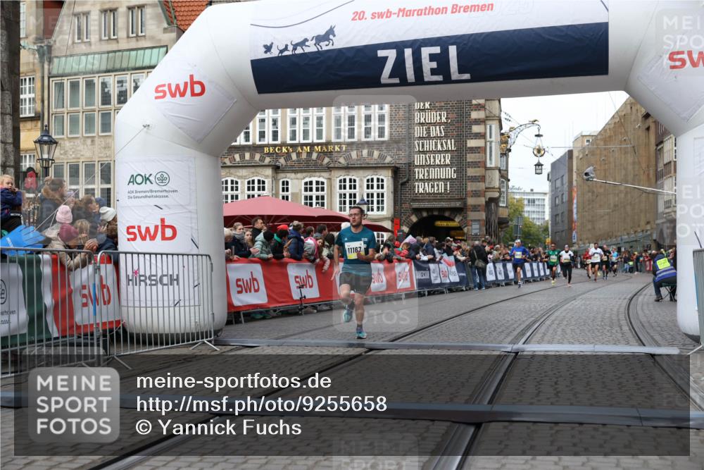 05.10.2025 - 20. swb-Marathon Bremen Yannick Fuchs http://msf.ph/oto/9255658 05.10.2025 10:46:35 Ziel 11167 meine-sportfotos.de