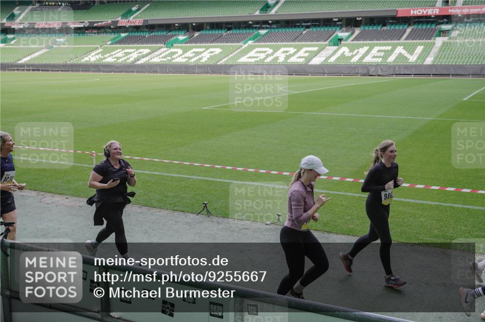 05.10.2025 - 20. swb-Marathon Bremen Michael Burmester http://msf.ph/oto/9255667 05.10.2025 10:43:30 Laufen im Stadion 9185, 9273, 9288, 9380, 9476, 9493, 9526, 9561, 9675, 9726, 9731, 9732, 9736, 9760, 9784, 9806, 9819, 9822, 9823, 9826, 9848, 9861, 9867, 9895, 9911, 9912, 9984, 10036, 10146, 10183, 10288, 10315, 10316, 10320, 10399, 10433, 10435, 10491, 10512, 10515, 10540, 10552, 10596, 10831, 10849, 10962, 10969, 11030, 11073, 11083, 11088, 11113, 11157, 11161, 11204, 11215, 11240, 11242, 11285, 11331, 11345, 11404, 11536, 11548, 8225, 9276, 9481 meine-sportfotos.de