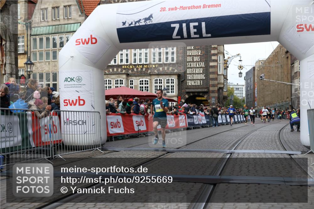 05.10.2025 - 20. swb-Marathon Bremen Yannick Fuchs http://msf.ph/oto/9255669 05.10.2025 10:46:35 Ziel 11167 meine-sportfotos.de