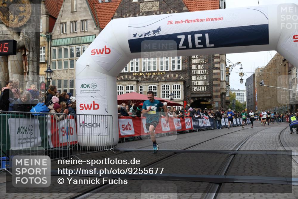 05.10.2025 - 20. swb-Marathon Bremen Yannick Fuchs http://msf.ph/oto/9255677 05.10.2025 10:46:36 Ziel 11167 meine-sportfotos.de