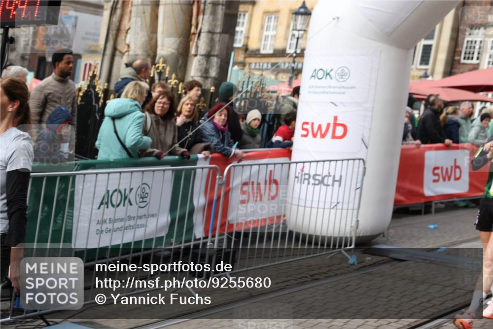 05.10.2025 - 20. swb-Marathon Bremen Yannick Fuchs http://msf.ph/oto/9255680 05.10.2025 11:15:30 Ziel 9441, 9643, 9767, 9768, 9959 meine-sportfotos.de