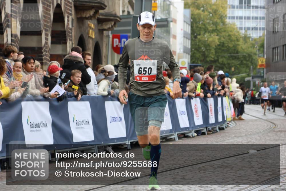 05.10.2025 - 20. swb-Marathon Bremen Strokosch-Dieckow http://msf.ph/oto/9255688 05.10.2025 12:53:42 Ziel 650 meine-sportfotos.de