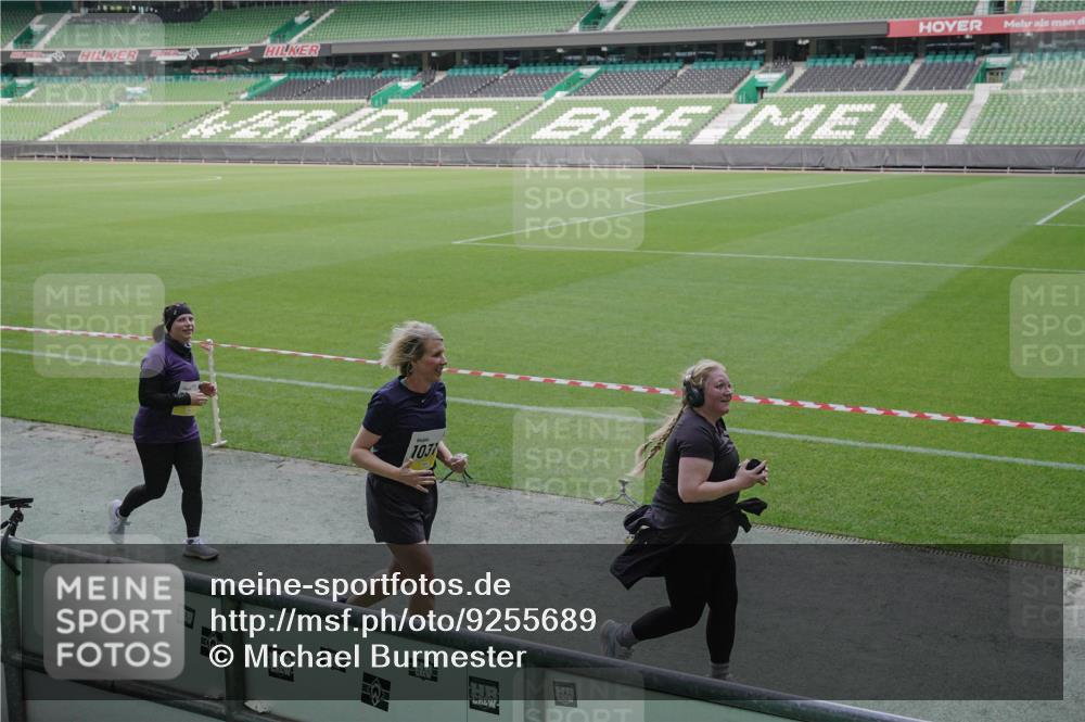 05.10.2025 - 20. swb-Marathon Bremen Michael Burmester http://msf.ph/oto/9255689 05.10.2025 10:43:31 Laufen im Stadion 9185, 9273, 9288, 9380, 9476, 9493, 9526, 9561, 9675, 9726, 9731, 9732, 9736, 9760, 9784, 9806, 9819, 9822, 9823, 9848, 9861, 9867, 9895, 9911, 9912, 9984, 10036, 10146, 10183, 10288, 10315, 10316, 10320, 10399, 10433, 10435, 10491, 10512, 10515, 10540, 10552, 10596, 10831, 10849, 10962, 10969, 11030, 11073, 11083, 11088, 11113, 11157, 11161, 11204, 11215, 11240, 11242, 11285, 11331, 11345, 11404, 11536, 11548, 8225, 9481 meine-sportfotos.de