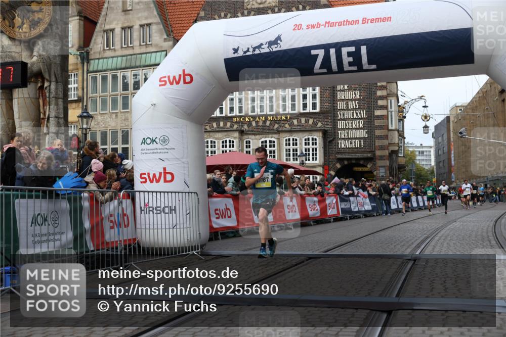 05.10.2025 - 20. swb-Marathon Bremen Yannick Fuchs http://msf.ph/oto/9255690 05.10.2025 10:46:36 Ziel 11167 meine-sportfotos.de