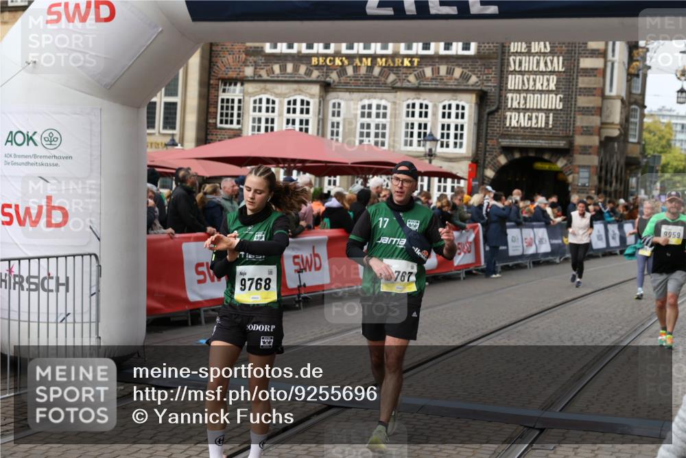 05.10.2025 - 20. swb-Marathon Bremen Yannick Fuchs http://msf.ph/oto/9255696 05.10.2025 11:15:31 Ziel 9441, 9643, 9767, 9768, 9959, 10976 meine-sportfotos.de