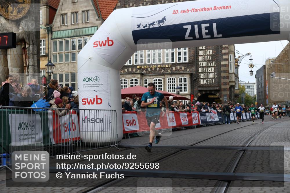 05.10.2025 - 20. swb-Marathon Bremen Yannick Fuchs http://msf.ph/oto/9255698 05.10.2025 10:46:36 Ziel 11167 meine-sportfotos.de