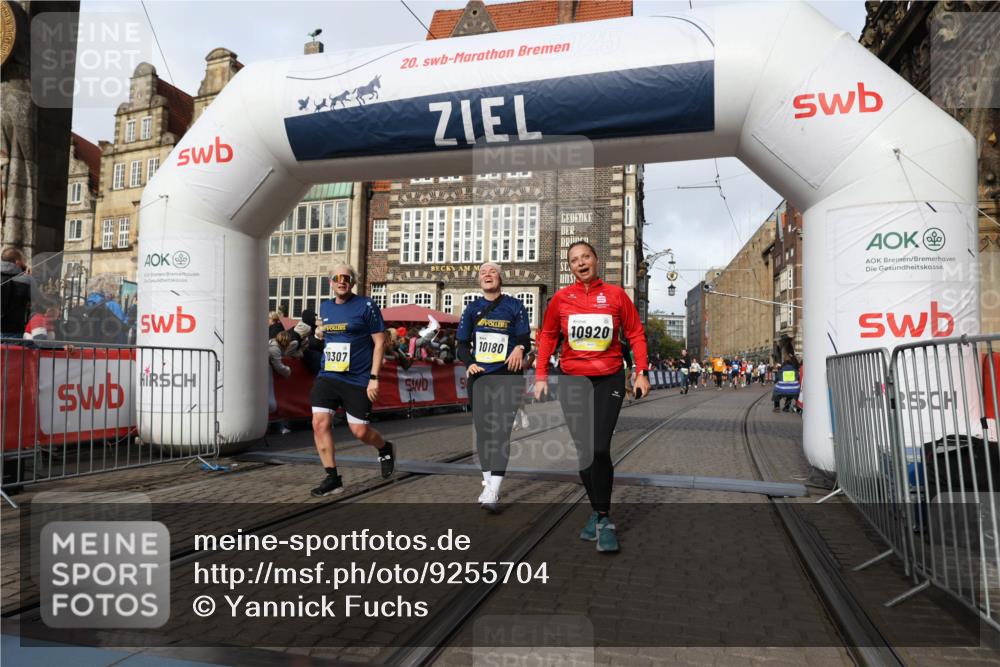 05.10.2025 - 20. swb-Marathon Bremen Yannick Fuchs http://msf.ph/oto/9255704 05.10.2025 10:55:15 Ziel 9176, 9475, 9791, 10014, 10034, 10180, 10307, 10920, 11317, 11363 meine-sportfotos.de