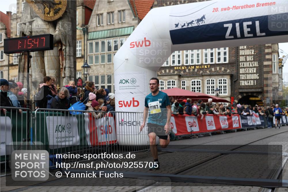 05.10.2025 - 20. swb-Marathon Bremen Yannick Fuchs http://msf.ph/oto/9255705 05.10.2025 10:46:36 Ziel 11167 meine-sportfotos.de