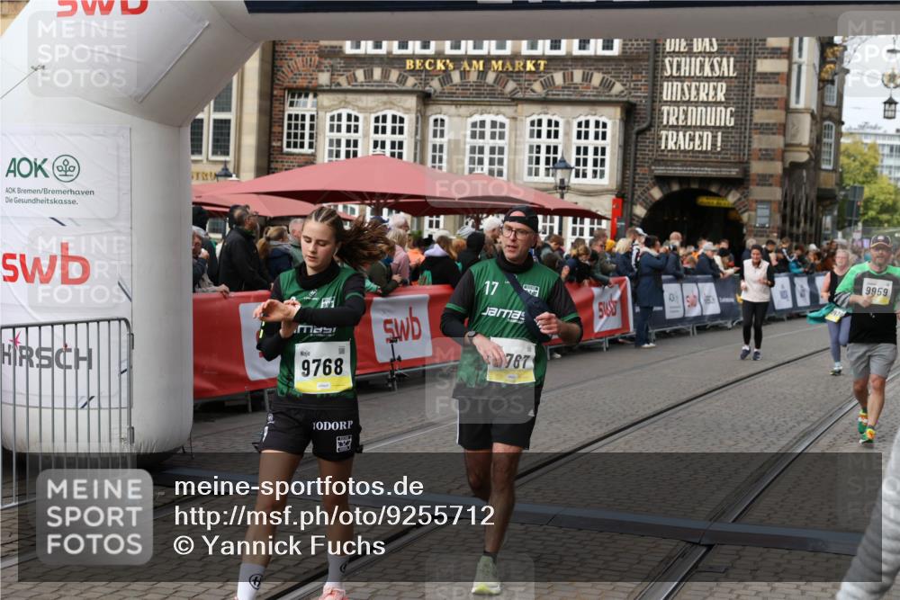 05.10.2025 - 20. swb-Marathon Bremen Yannick Fuchs http://msf.ph/oto/9255712 05.10.2025 11:15:31 Ziel 9441, 9643, 9767, 9768, 9959, 10976 meine-sportfotos.de