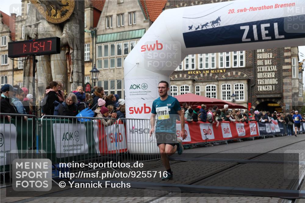 05.10.2025 - 20. swb-Marathon Bremen Yannick Fuchs http://msf.ph/oto/9255716 05.10.2025 10:46:36 Ziel 11167 meine-sportfotos.de