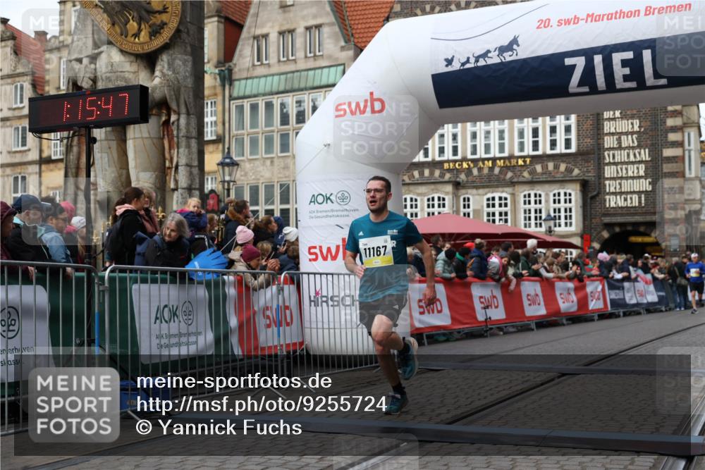 05.10.2025 - 20. swb-Marathon Bremen Yannick Fuchs http://msf.ph/oto/9255724 05.10.2025 10:46:36 Ziel 11167 meine-sportfotos.de
