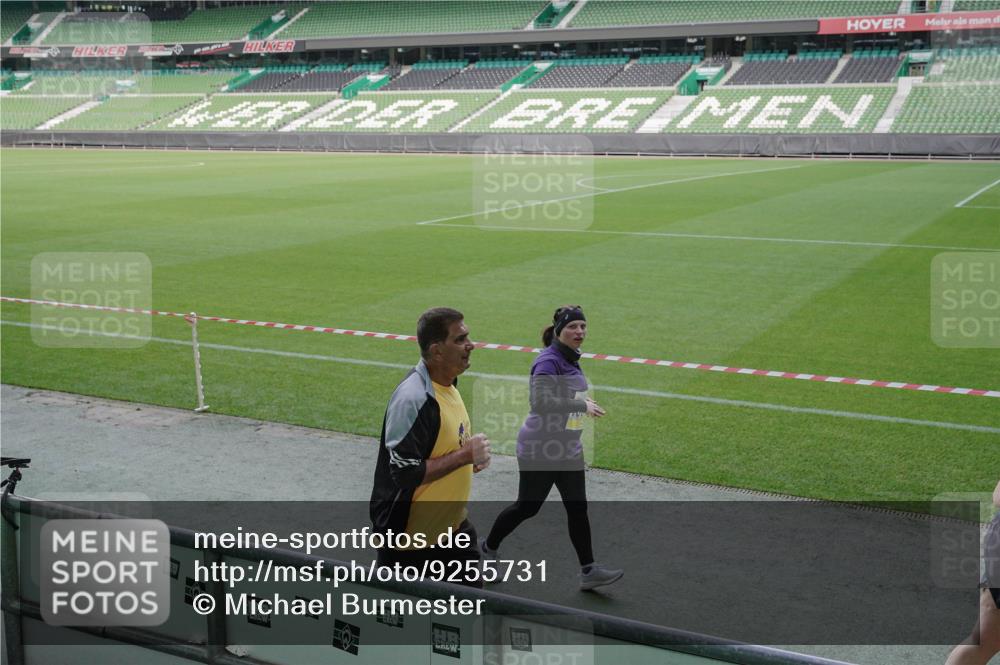 05.10.2025 - 20. swb-Marathon Bremen Michael Burmester http://msf.ph/oto/9255731 05.10.2025 10:43:33 Laufen im Stadion 9185, 9273, 9288, 9380, 9470, 9476, 9493, 9526, 9561, 9675, 9726, 9731, 9732, 9736, 9760, 9784, 9806, 9819, 9822, 9823, 9848, 9861, 9867, 9895, 9911, 9912, 9984, 10036, 10040, 10146, 10183, 10288, 10315, 10316, 10320, 10399, 10433, 10435, 10448, 10491, 10512, 10515, 10540, 10552, 10596, 10705, 10831, 10849, 10962, 10969, 11073, 11083, 11088, 11113, 11157, 11161, 11204, 11215, 11240, 11242, 11285, 11331, 11345, 11388, 11404, 11536, 11548, 8225, 9481 meine-sportfotos.de