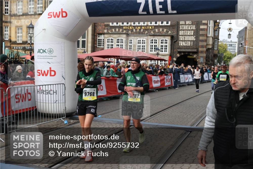 05.10.2025 - 20. swb-Marathon Bremen Yannick Fuchs http://msf.ph/oto/9255732 05.10.2025 11:15:31 Ziel 9441, 9643, 9767, 9768, 9959, 10976 meine-sportfotos.de