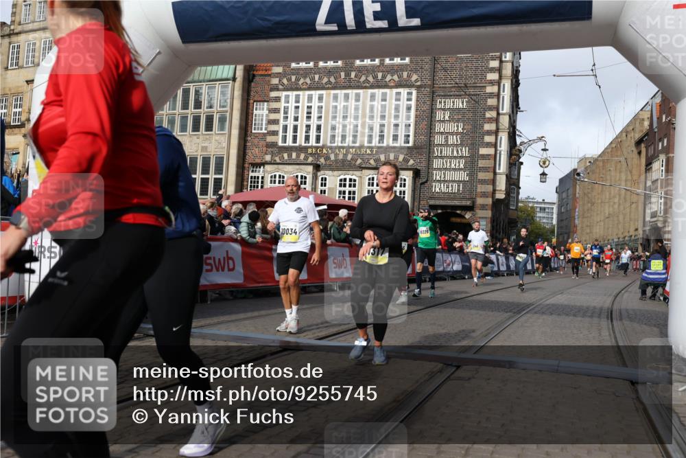 05.10.2025 - 20. swb-Marathon Bremen Yannick Fuchs http://msf.ph/oto/9255745 05.10.2025 10:55:17 Ziel 9176, 9318, 10003, 10014, 10034, 10180, 10307, 10326, 10920, 11317, 11363 meine-sportfotos.de