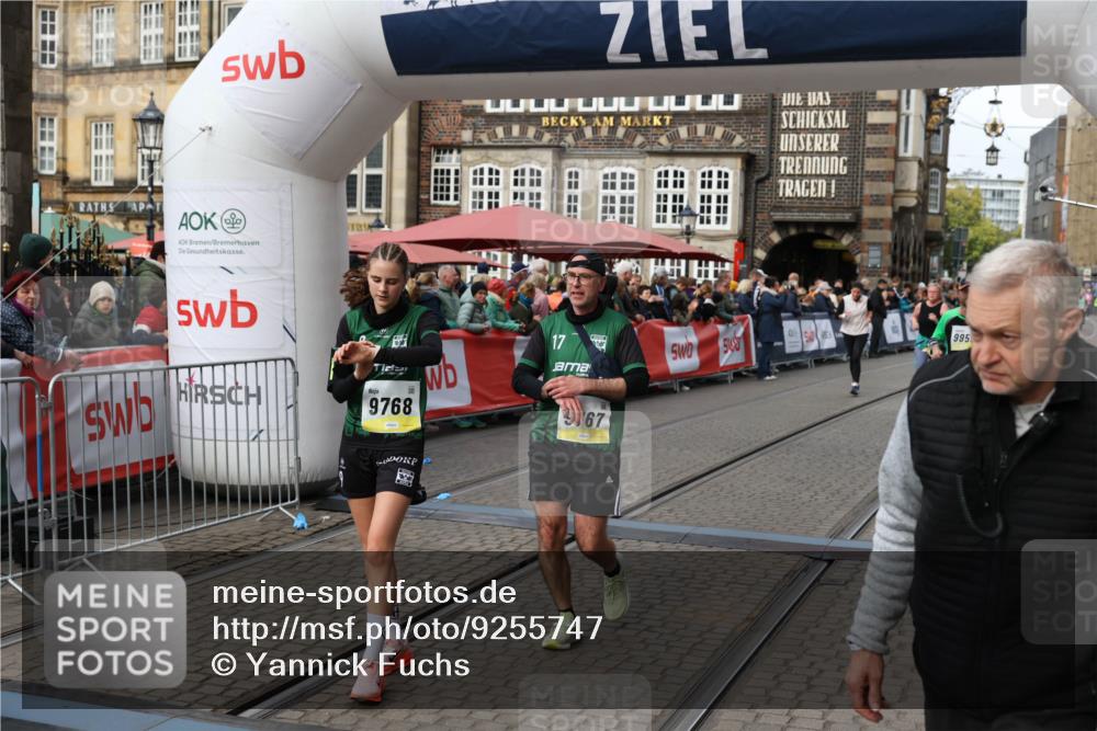 05.10.2025 - 20. swb-Marathon Bremen Yannick Fuchs http://msf.ph/oto/9255747 05.10.2025 11:15:31 Ziel 9441, 9643, 9767, 9768, 9959, 10976 meine-sportfotos.de