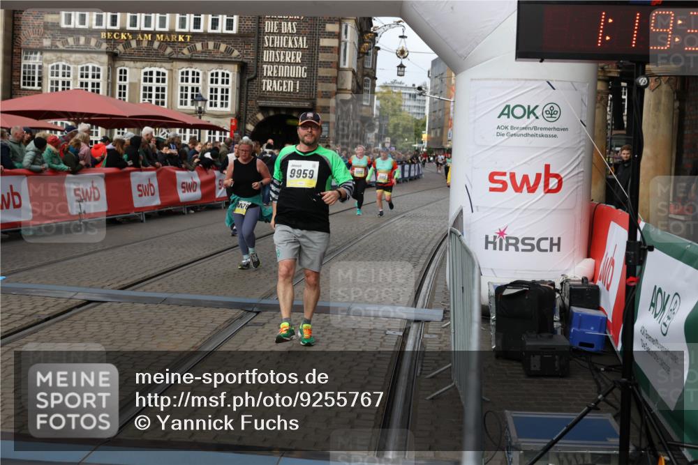 05.10.2025 - 20. swb-Marathon Bremen Yannick Fuchs http://msf.ph/oto/9255767 05.10.2025 11:15:34 Ziel 8844, 9441, 9767, 9768, 9959, 10976 meine-sportfotos.de