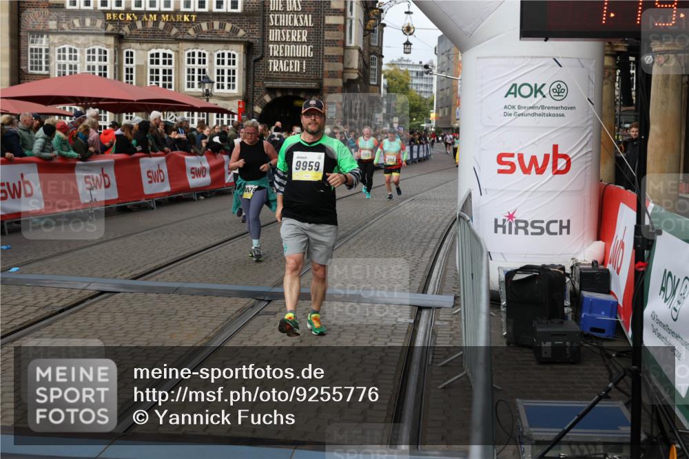 05.10.2025 - 20. swb-Marathon Bremen Yannick Fuchs http://msf.ph/oto/9255776 05.10.2025 11:15:34 Ziel 8844, 9441, 9767, 9768, 9959, 10976 meine-sportfotos.de