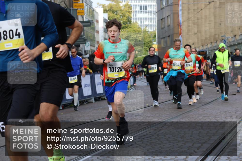 05.10.2025 - 20. swb-Marathon Bremen Strokosch-Dieckow http://msf.ph/oto/9255779 05.10.2025 11:02:48 Ziel 9331, 9360, 9516, 9644, 9846, 10129, 10167, 10207, 10530, 10656, 10734, 10803, 10804, 10940, 11087, 11193, 11312, 11504, 11576, 11667, 11668 meine-sportfotos.de