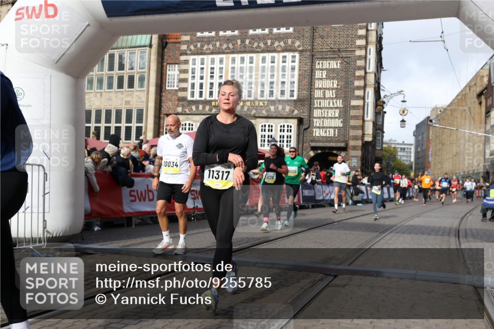 05.10.2025 - 20. swb-Marathon Bremen Yannick Fuchs http://msf.ph/oto/9255785 05.10.2025 10:55:17 Ziel 9176, 9318, 10003, 10014, 10034, 10180, 10307, 10326, 10920, 11317, 11363 meine-sportfotos.de
