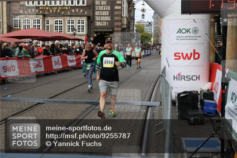 05.10.2025 - 20. swb-Marathon Bremen Yannick Fuchs http://msf.ph/oto/9255787 05.10.2025 11:15:34 Ziel 8844, 9441, 9767, 9768, 9959, 10976 meine-sportfotos.de