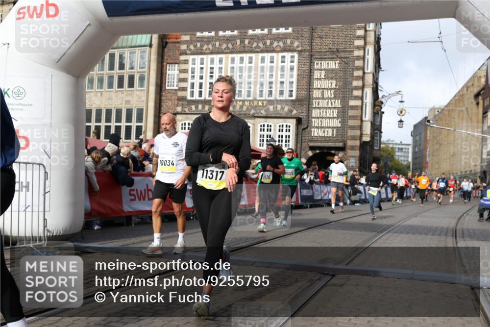 05.10.2025 - 20. swb-Marathon Bremen Yannick Fuchs http://msf.ph/oto/9255795 05.10.2025 10:55:17 Ziel 9176, 9318, 10003, 10014, 10034, 10180, 10307, 10326, 10920, 11317, 11363 meine-sportfotos.de