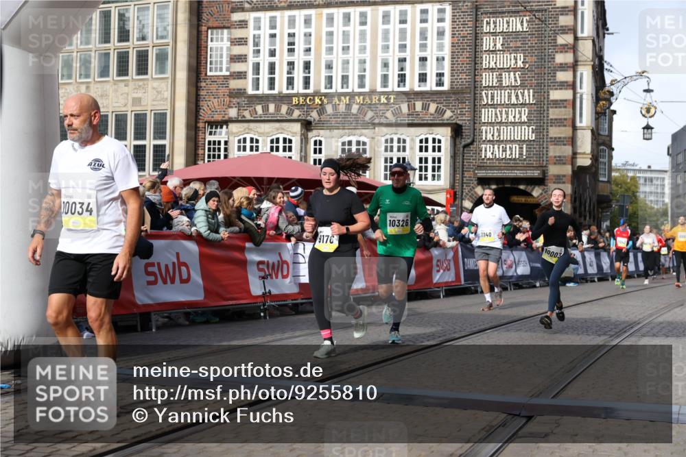 05.10.2025 - 20. swb-Marathon Bremen Yannick Fuchs http://msf.ph/oto/9255810 05.10.2025 10:55:18 Ziel 9176, 9318, 10003, 10014, 10034, 10180, 10307, 10326, 10920, 11140, 11317, 11363 meine-sportfotos.de