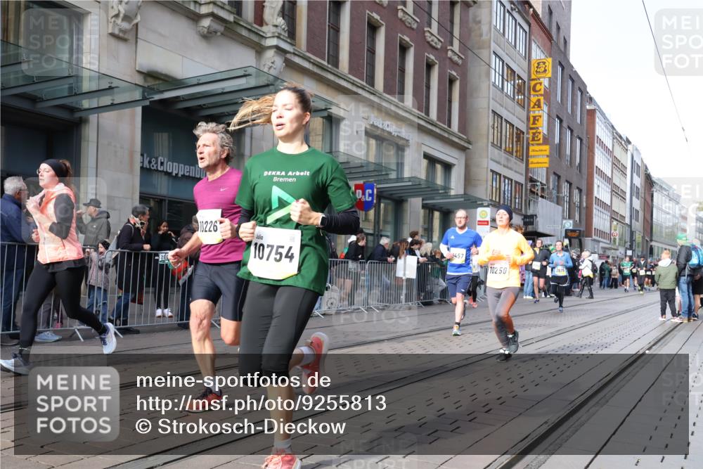 05.10.2025 - 20. swb-Marathon Bremen Strokosch-Dieckow http://msf.ph/oto/9255813 05.10.2025 10:57:28 Ziel 9221, 9309, 9372, 9568, 9585, 9719, 9747, 9943, 9979, 10219, 10225, 10250, 10329, 10341, 10555, 10577, 10651, 10694, 10703, 10754, 10834, 10890, 10975, 11023, 11116, 11301, 11352, 11457, 11469, 11520, 11521, 11564, 11575, 11583, 11663, 11731, 11744, 9221, 9309, 9372, 9568, 9585, 9719, 9747, 9943, 9979, 10219, 10225, 10250, 10329, 10341, 10555, 10577, 10651, 10694, 10703, 10754, 10834, 10890, 10975, 11023, 11663 meine-sportfotos.de