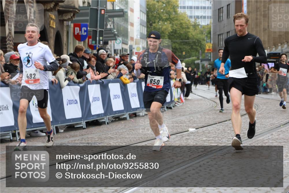 05.10.2025 - 20. swb-Marathon Bremen Strokosch-Dieckow http://msf.ph/oto/9255830 05.10.2025 12:53:55 Ziel 121, 482, 850, 870, 1640 meine-sportfotos.de