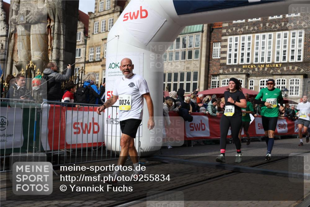 05.10.2025 - 20. swb-Marathon Bremen Yannick Fuchs http://msf.ph/oto/9255834 05.10.2025 10:55:19 Ziel 9176, 9318, 10003, 10014, 10034, 10180, 10307, 10326, 10920, 11140, 11317 meine-sportfotos.de