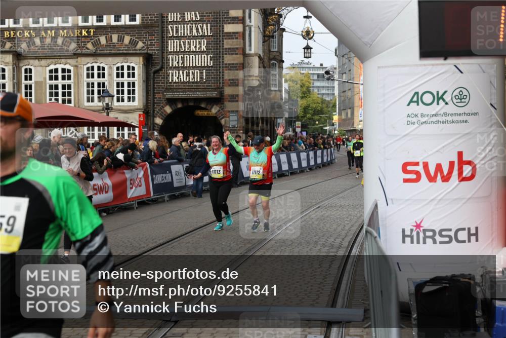 05.10.2025 - 20. swb-Marathon Bremen Yannick Fuchs http://msf.ph/oto/9255841 05.10.2025 11:15:35 Ziel 8844, 9767, 9768, 9959, 10976, 11112, 11113 meine-sportfotos.de