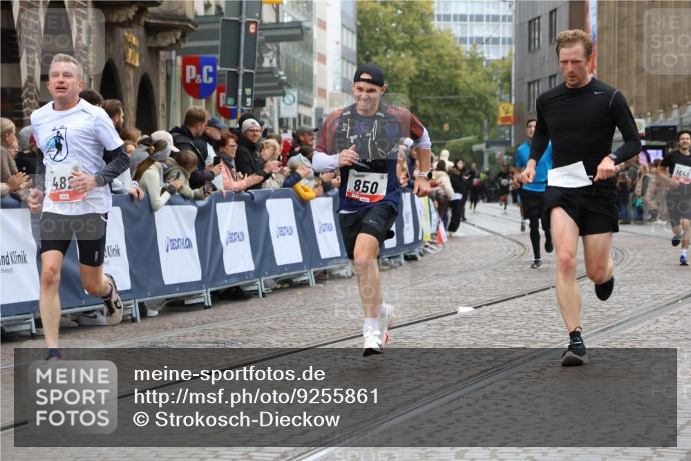 05.10.2025 - 20. swb-Marathon Bremen Strokosch-Dieckow http://msf.ph/oto/9255861 05.10.2025 12:53:55 Ziel 121, 482, 850, 870, 1640 meine-sportfotos.de