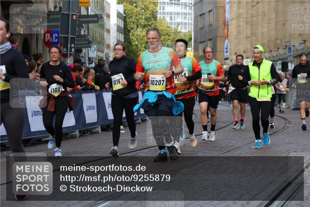 05.10.2025 - 20. swb-Marathon Bremen Strokosch-Dieckow http://msf.ph/oto/9255879 05.10.2025 11:02:50 Ziel 9331, 9644, 9846, 10129, 10167, 10207, 10656, 10734, 10803, 10804, 10940, 11087, 11193, 11312, 11504, 11576, 11667, 11668, 11735 meine-sportfotos.de