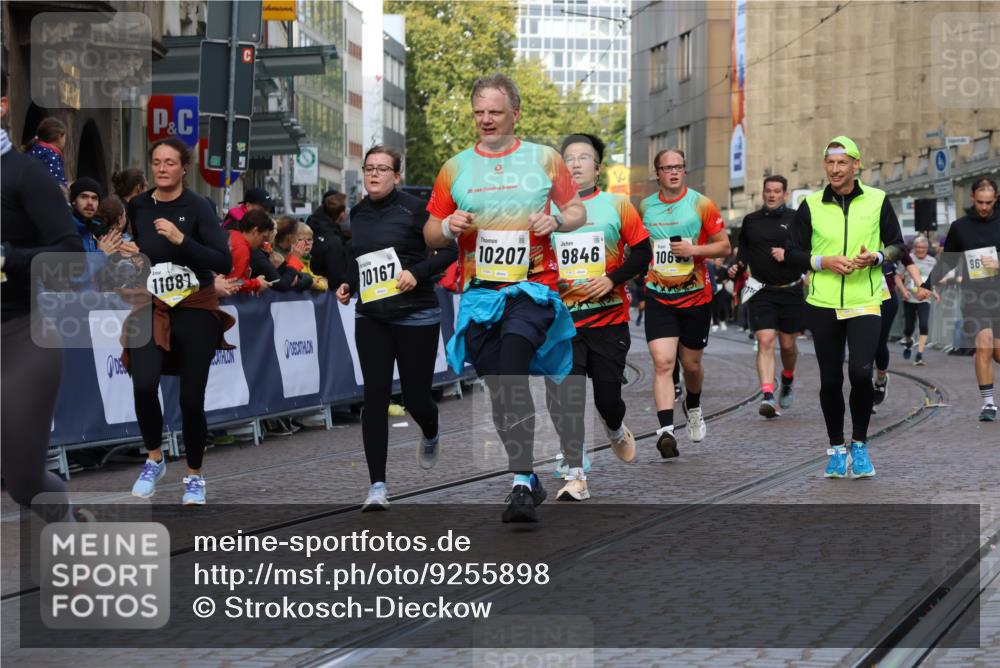 05.10.2025 - 20. swb-Marathon Bremen Strokosch-Dieckow http://msf.ph/oto/9255898 05.10.2025 11:02:50 Ziel 9331, 9644, 9846, 10129, 10167, 10207, 10656, 10734, 10803, 10804, 10940, 11087, 11193, 11312, 11504, 11576, 11667, 11668, 11735 meine-sportfotos.de