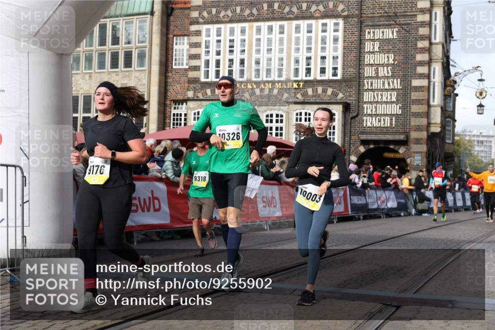 05.10.2025 - 20. swb-Marathon Bremen Yannick Fuchs http://msf.ph/oto/9255902 05.10.2025 10:55:19 Ziel 9176, 9318, 10003, 10014, 10034, 10180, 10307, 10326, 10920, 11140, 11317 meine-sportfotos.de