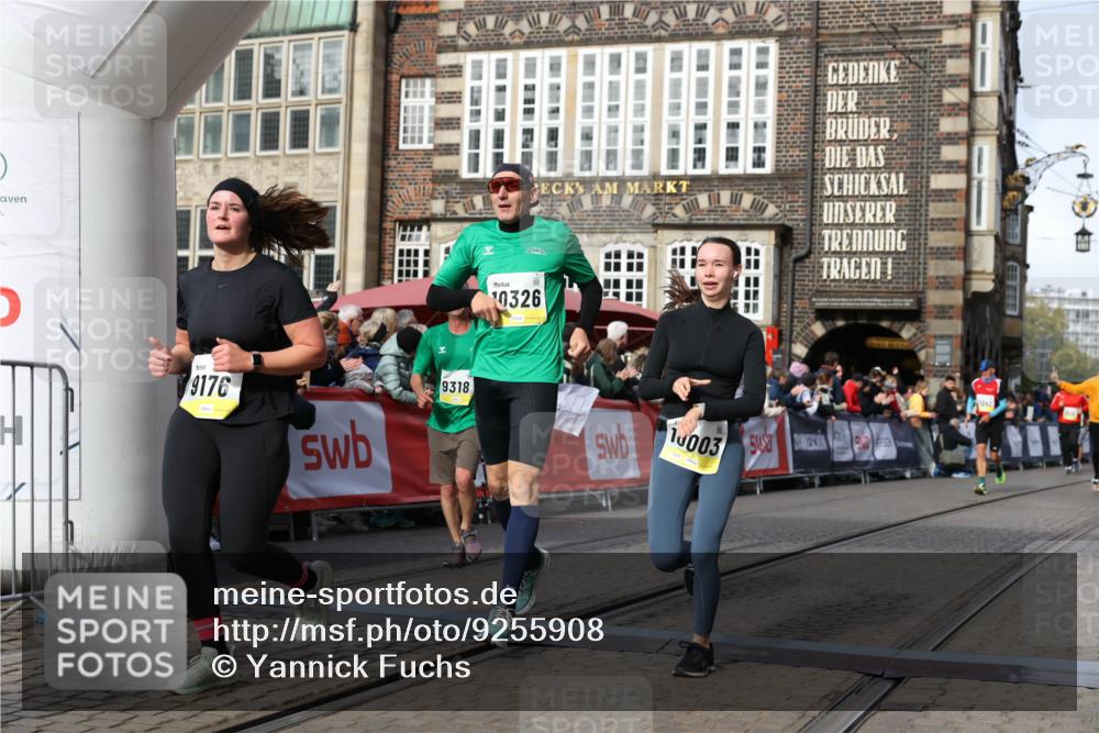 05.10.2025 - 20. swb-Marathon Bremen Yannick Fuchs http://msf.ph/oto/9255908 05.10.2025 10:55:19 Ziel 9176, 9318, 10003, 10014, 10034, 10180, 10307, 10326, 10920, 11140, 11317 meine-sportfotos.de