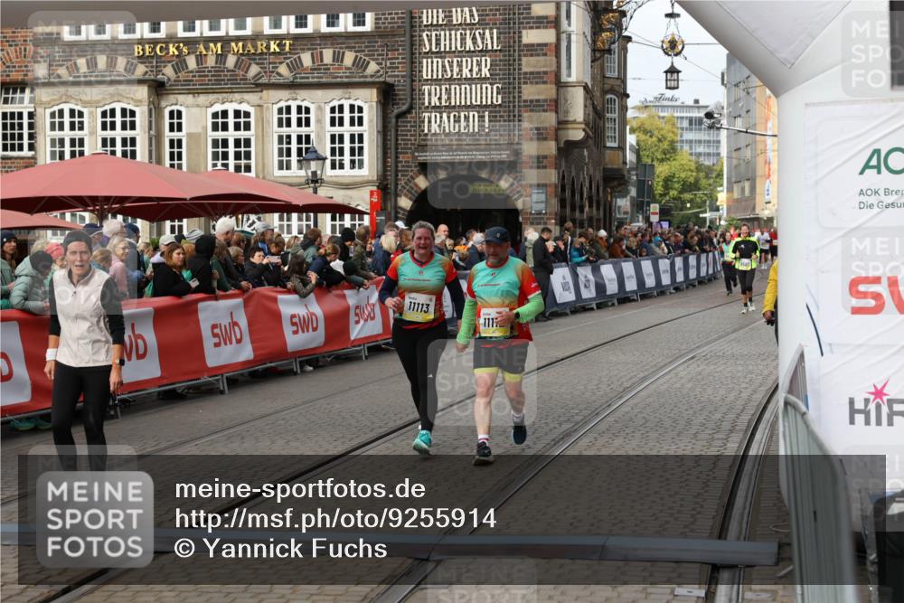 05.10.2025 - 20. swb-Marathon Bremen Yannick Fuchs http://msf.ph/oto/9255914 05.10.2025 11:15:37 Ziel 8844, 9767, 9959, 10976, 11112, 11113 meine-sportfotos.de
