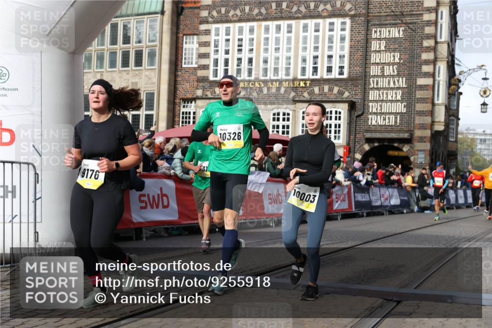 05.10.2025 - 20. swb-Marathon Bremen Yannick Fuchs http://msf.ph/oto/9255918 05.10.2025 10:55:20 Ziel 9176, 9318, 10003, 10034, 10180, 10307, 10326, 10920, 11140, 11317 meine-sportfotos.de