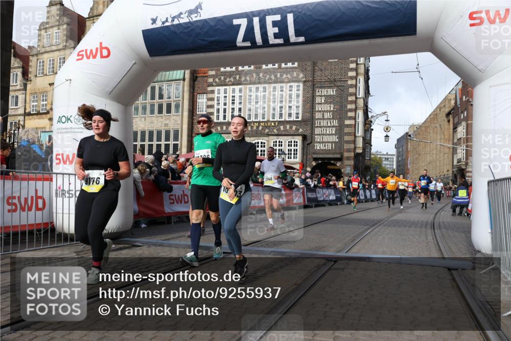 05.10.2025 - 20. swb-Marathon Bremen Yannick Fuchs http://msf.ph/oto/9255937 05.10.2025 10:55:20 Ziel 9176, 9318, 10003, 10034, 10180, 10307, 10326, 10920, 11140, 11317 meine-sportfotos.de