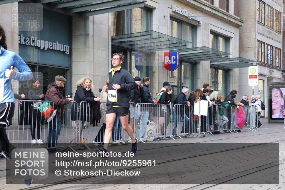 05.10.2025 - 20. swb-Marathon Bremen Strokosch-Dieckow http://msf.ph/oto/9255961 05.10.2025 10:57:32 Ziel 9221, 9372, 9568, 9585, 9719, 9872, 9943, 9979, 10219, 10225, 10250, 10329, 10341, 10555, 10577, 10651, 10703, 10793, 10834, 10890, 10975, 11023, 11116, 11301, 11457, 11469, 11520, 11521, 11564, 11575, 11601, 11663, 11731, 11744, 9221, 9372, 9568, 9585, 9719, 9872, 9943, 9979, 10219, 10225, 10250, 10329, 10341, 10555, 10577, 10651, 10703, 10793, 10834, 10890, 10975, 11023, 11601, 11663 meine-sportfotos.de