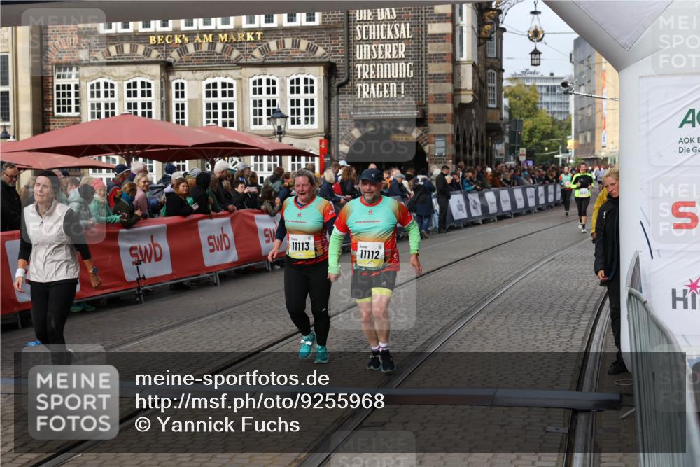 05.10.2025 - 20. swb-Marathon Bremen Yannick Fuchs http://msf.ph/oto/9255968 05.10.2025 11:15:38 Ziel 8844, 9959, 10976, 11112, 11113 meine-sportfotos.de