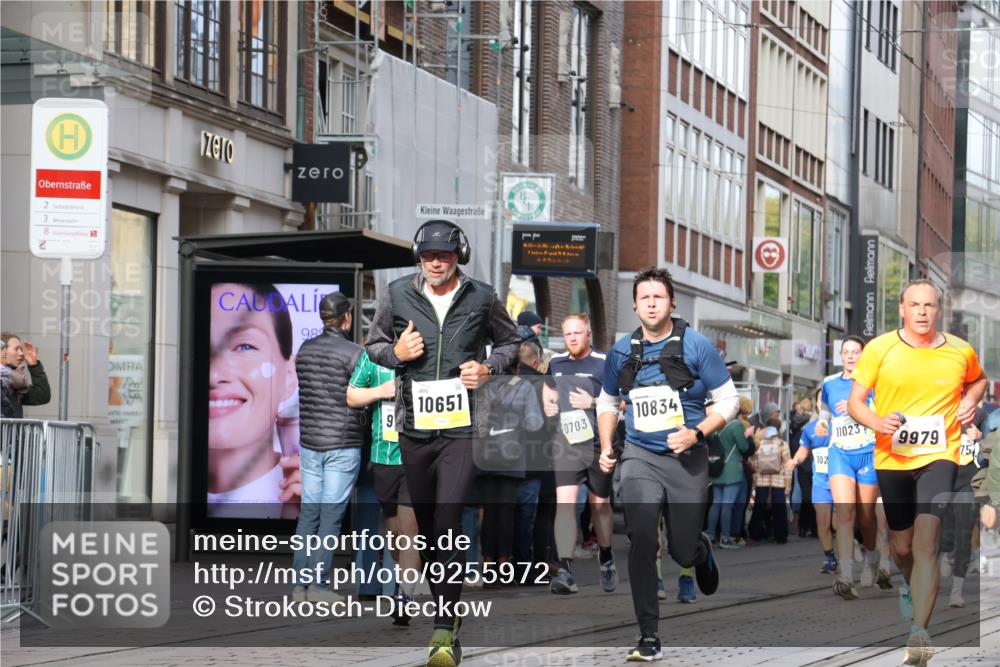 05.10.2025 - 20. swb-Marathon Bremen Strokosch-Dieckow http://msf.ph/oto/9255972 05.10.2025 10:57:33 Ziel 9221, 9372, 9568, 9576, 9582, 9585, 9719, 9872, 9943, 9979, 10127, 10219, 10225, 10250, 10329, 10341, 10395, 10555, 10577, 10651, 10703, 10793, 10834, 10890, 10975, 11023, 11058, 11116, 11301, 11457, 11469, 11520, 11521, 11564, 11575, 11601, 11663, 11731, 11744, 9221, 9372, 9568, 9576, 9582, 9585, 9719, 9872, 9943, 9979, 10127, 10219, 10225, 10250, 10329, 10341, 10395, 10555, 10577, 10651, 10703, 10793, 10834, 10890, 10975, 11023, 11058, 11601, 11663 meine-sportfotos.de