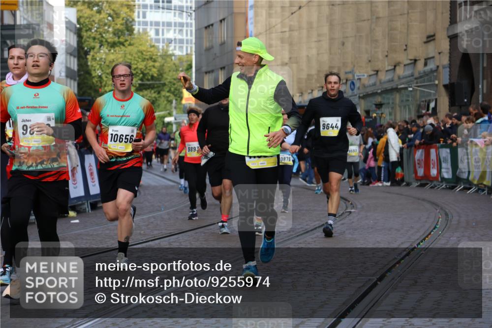 05.10.2025 - 20. swb-Marathon Bremen Strokosch-Dieckow http://msf.ph/oto/9255974 05.10.2025 11:02:52 Ziel 9644, 9846, 10167, 10207, 10656, 10734, 10876, 10940, 11087, 11193, 11312, 11504, 11576, 11667, 11668, 11735 meine-sportfotos.de
