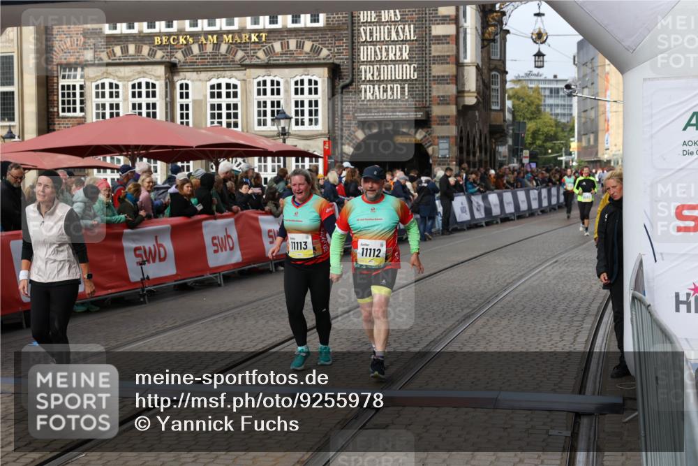 05.10.2025 - 20. swb-Marathon Bremen Yannick Fuchs http://msf.ph/oto/9255978 05.10.2025 11:15:38 Ziel 8844, 9959, 10976, 11112, 11113 meine-sportfotos.de