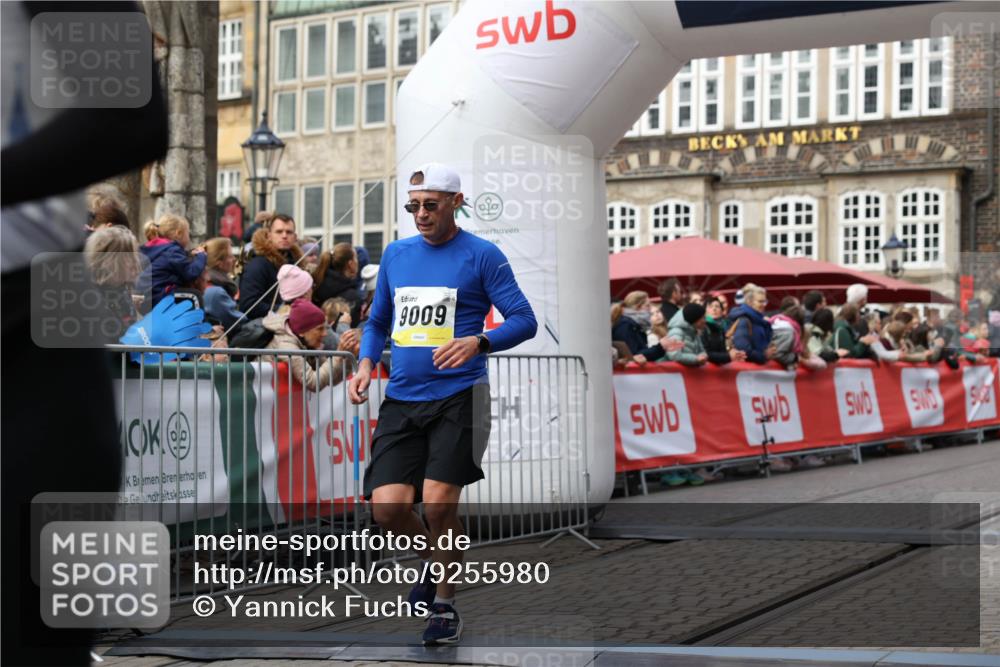 05.10.2025 - 20. swb-Marathon Bremen Yannick Fuchs http://msf.ph/oto/9255980 05.10.2025 10:46:42 Ziel 9009, 9207, 10268, 11167, 11268 meine-sportfotos.de